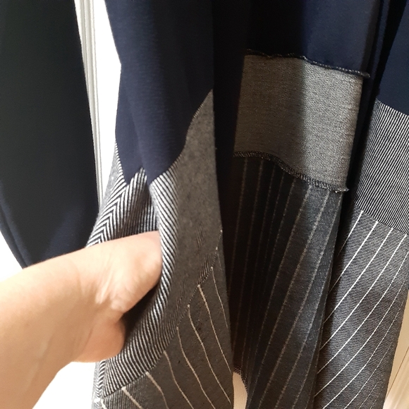 Elegant Navy and Gray Women's Sweater - Picture 3 of 7